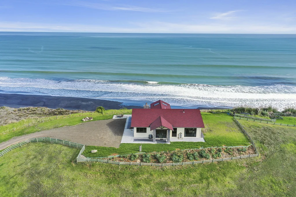 Awakino Stunning seaside haven