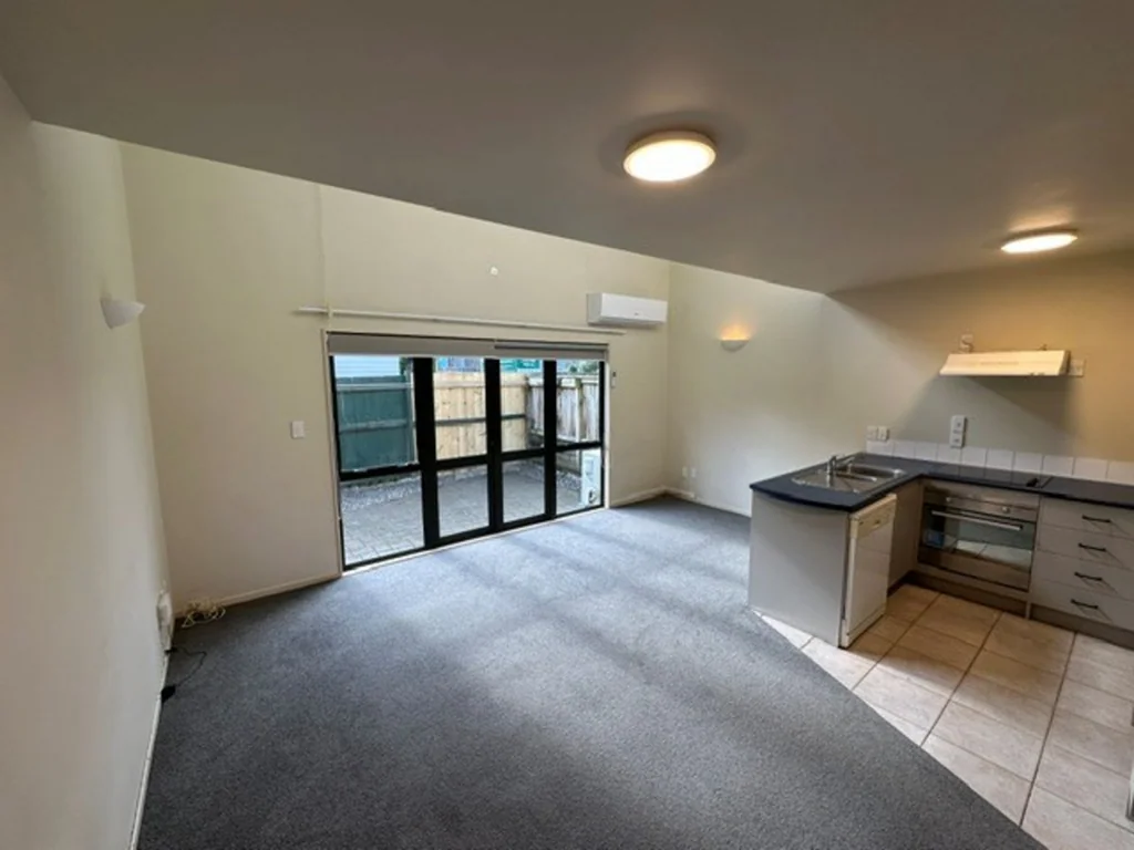 2 Level Townhouse