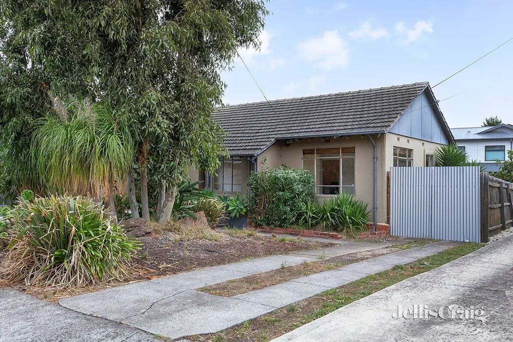 Neat and Comfortable Living in a Handy Location