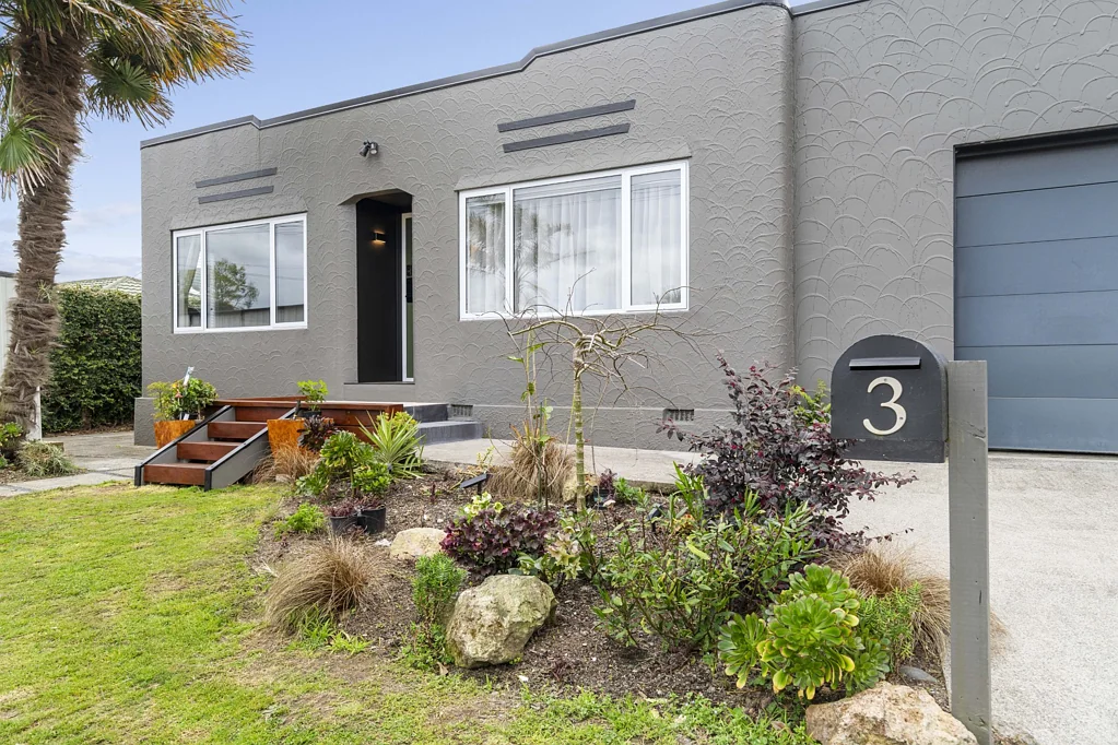 Greerton 3Kwarto Art Deco with Mediterranean Courtyard Vibes