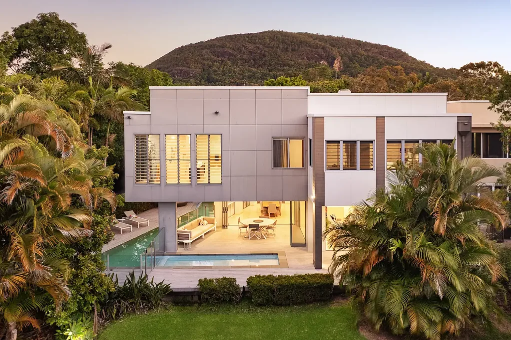Mount Coolum 5房  On the Water's Edge