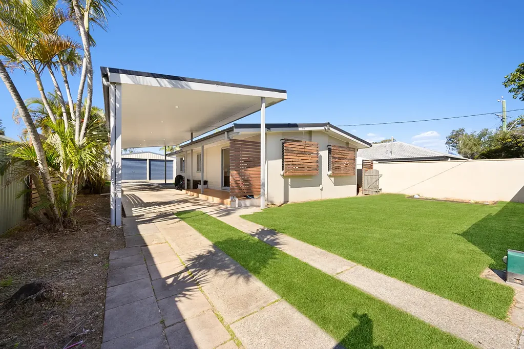 Coombabah 3房  The Smart Buy in a Location on the Rise
Deadline Sale (unless sold prior) - 2pm, Tues 1st Sept 2026