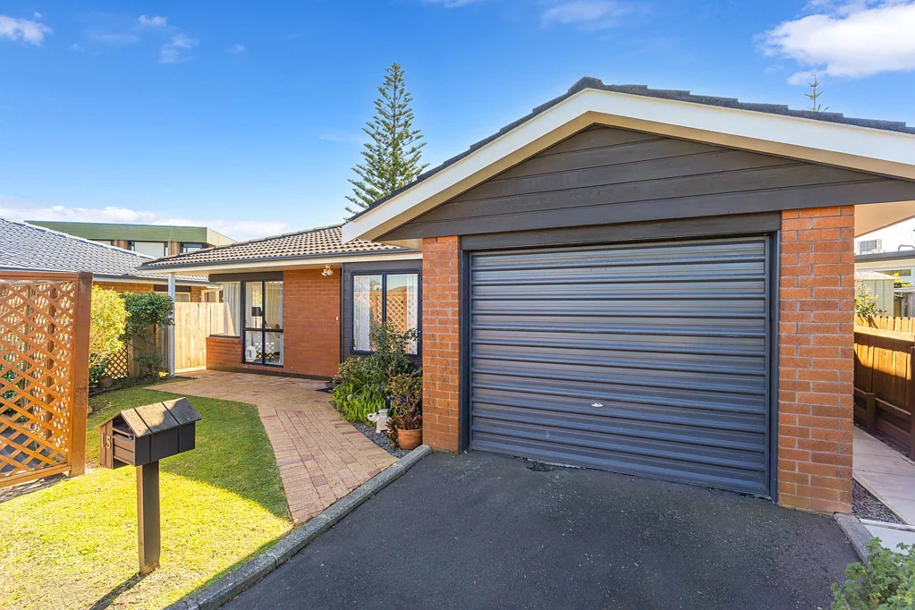 Orewa 3 Bedroom Beautifully Renovated Coastal Living