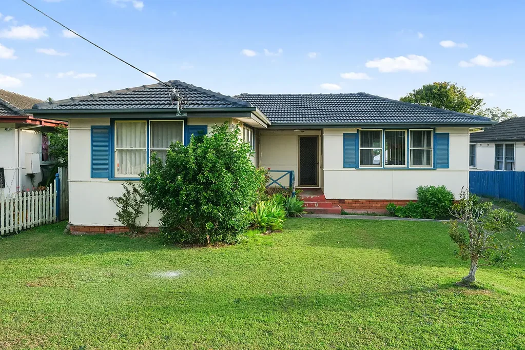 Raymond Terrace 3બેડરૂમ SERIOUS POTENTIAL WITH INCOME ALREADY IN PLACE!