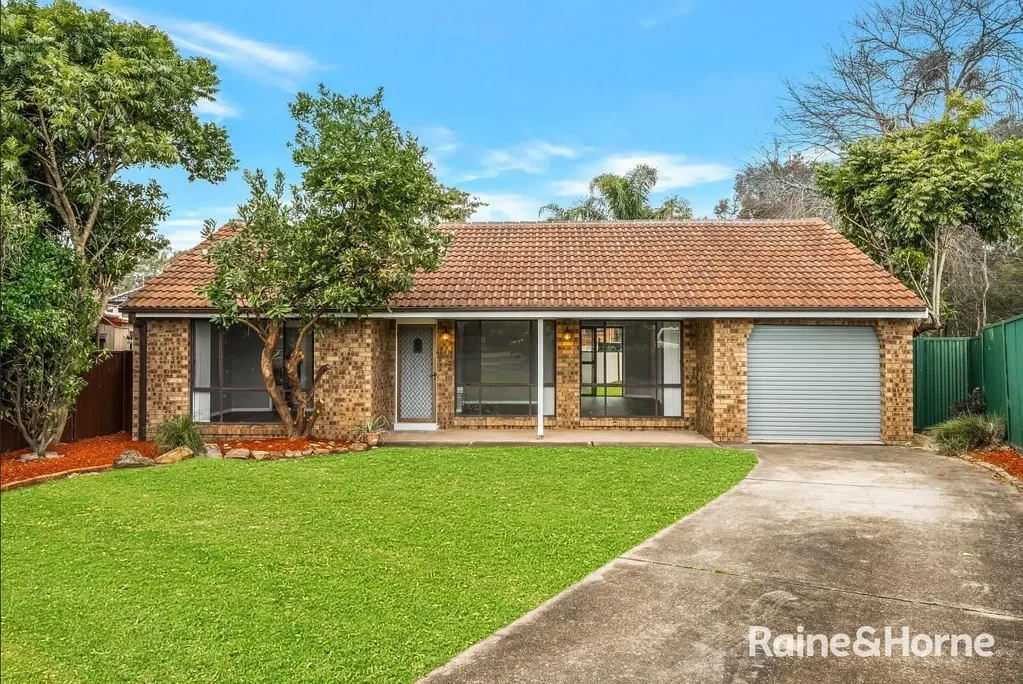 Beautifully Renovated Three Bedroom Family Home in Leumeah for Lease!