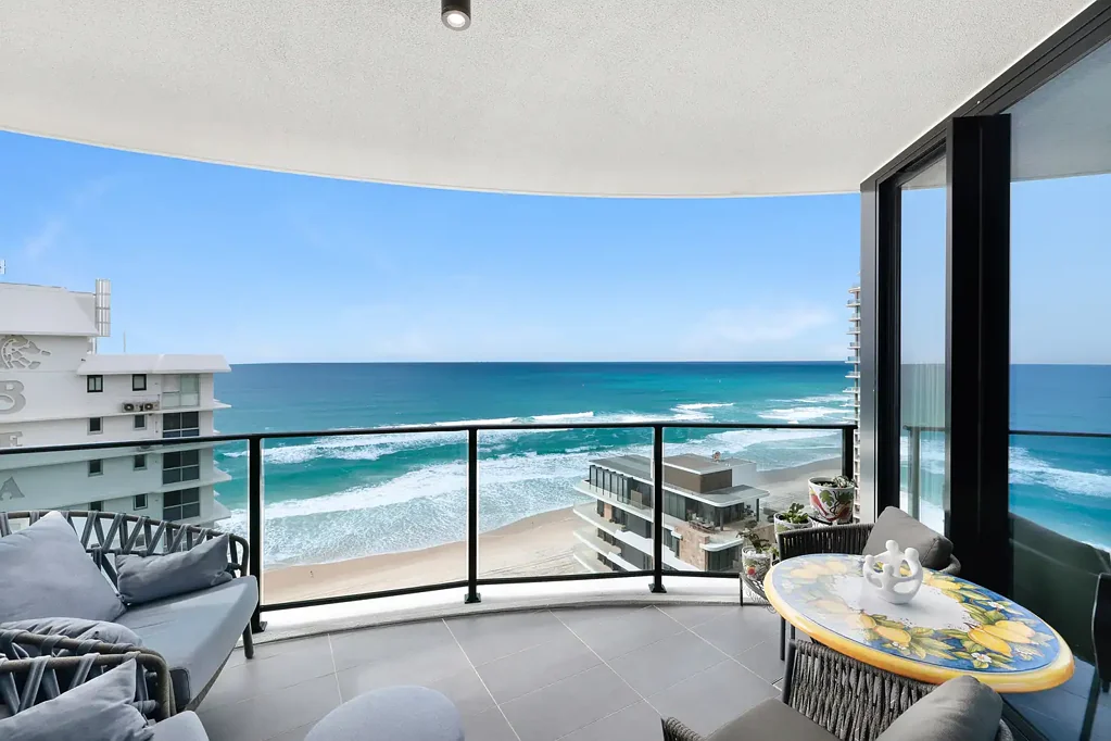 Main Beach 3房  LAST OPPORTUNITY TO SECURE -OWNERS PACKED AND MOVING- BEST VALUE IN BEACH-SIDE NEW TOWER  - BE QUICK