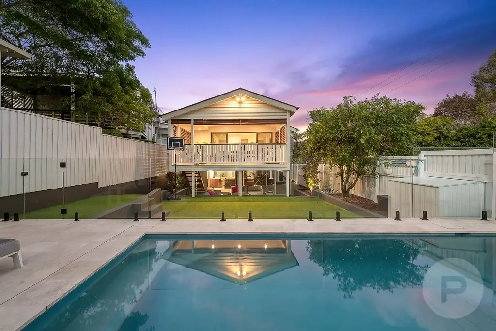 Red Hill 4ਬੈੱਡਰੂਮ Renovated Family Home with Pool, Large Entertaining Deck & Easy Single-Level Living