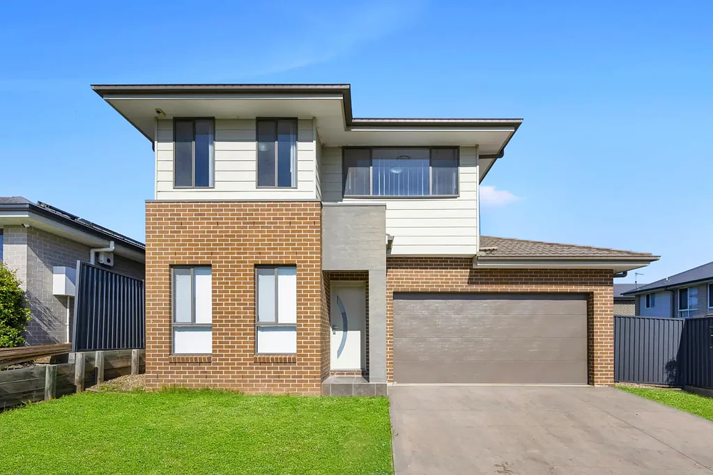 Exquisite 5-Bedroom Family Home for rent in Tallawong.