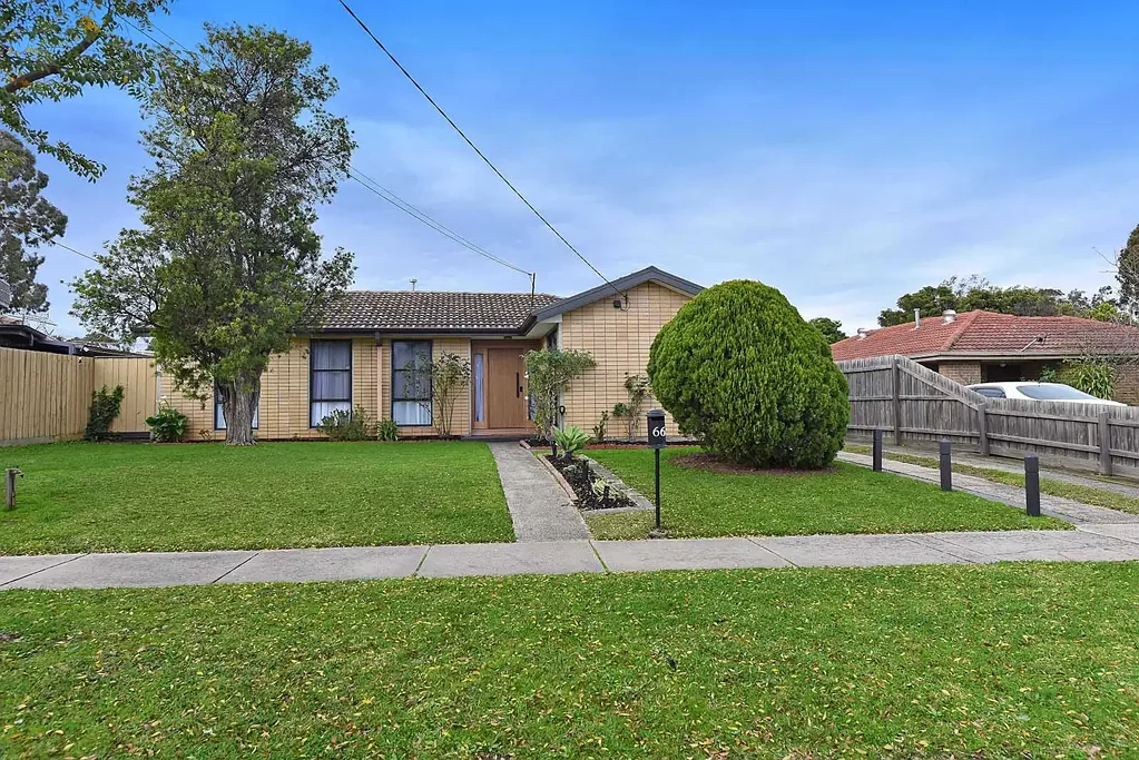 Low-Maintenance Comfort with an Enormous Backyard!