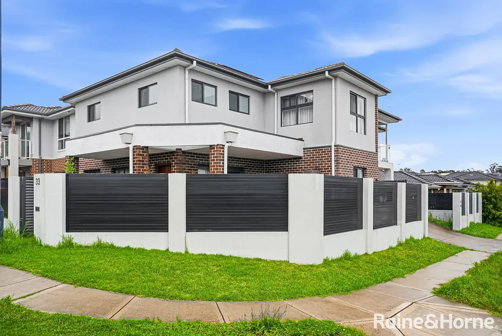 Riverstone 4कमरा Sleek Italian Tiles, Effortless Entertaining, and Modern Comfort on a Corner Block!