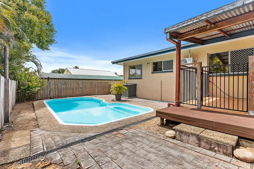 Millaa Millaa 4房  THE FULL PACKAGE - 964m2 CORNER BLOCK, POOL + SHED WITH BATHROOM!