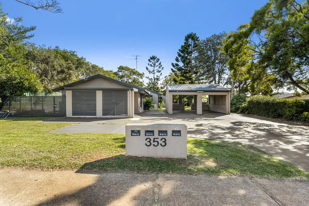 2 bedroom unit in Great Location!!
