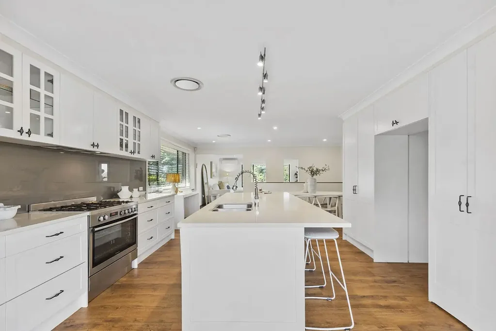Spacious Family Living with Entertainer�s Appeal