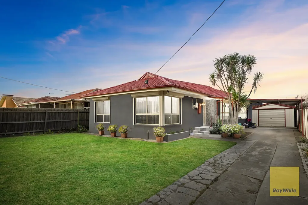 Deer Park 3chambre Classic Deer Park Starter with Honest Potential on 534m² (approx.)