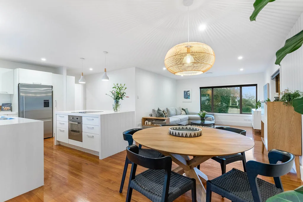 Rothesay Bay 4ਬੈੱਡਰੂਮ Rare Single-Level Gem in the Heart of Rothesay Bay