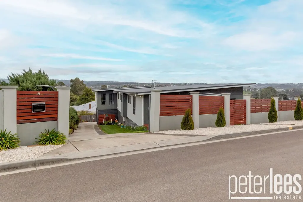 St Leonards 6 Bedroom Expansive Family Home with Endless Opportunities