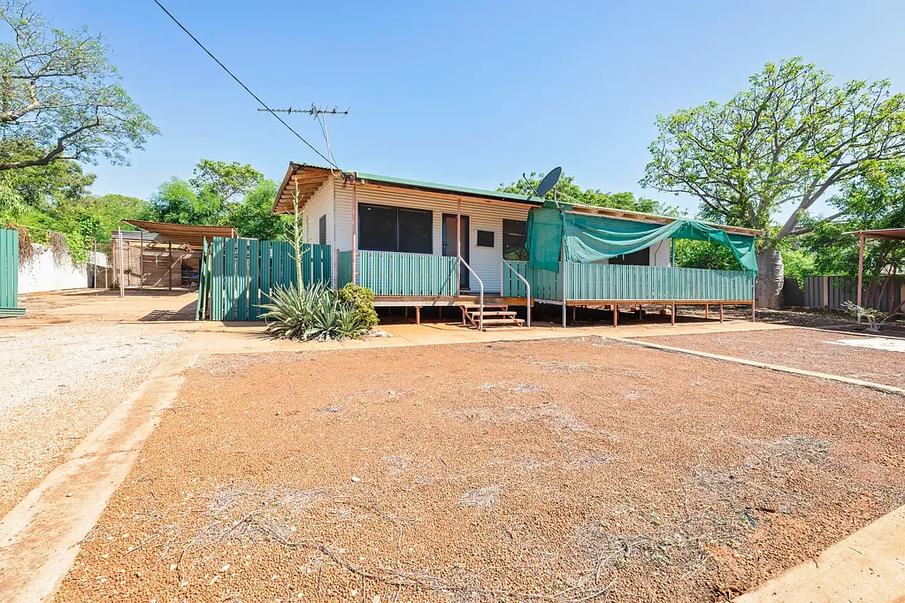 Derby 3 Slaapkamer Solid Kimberley Home - Mostly Renovated & Ready on 1032m²
