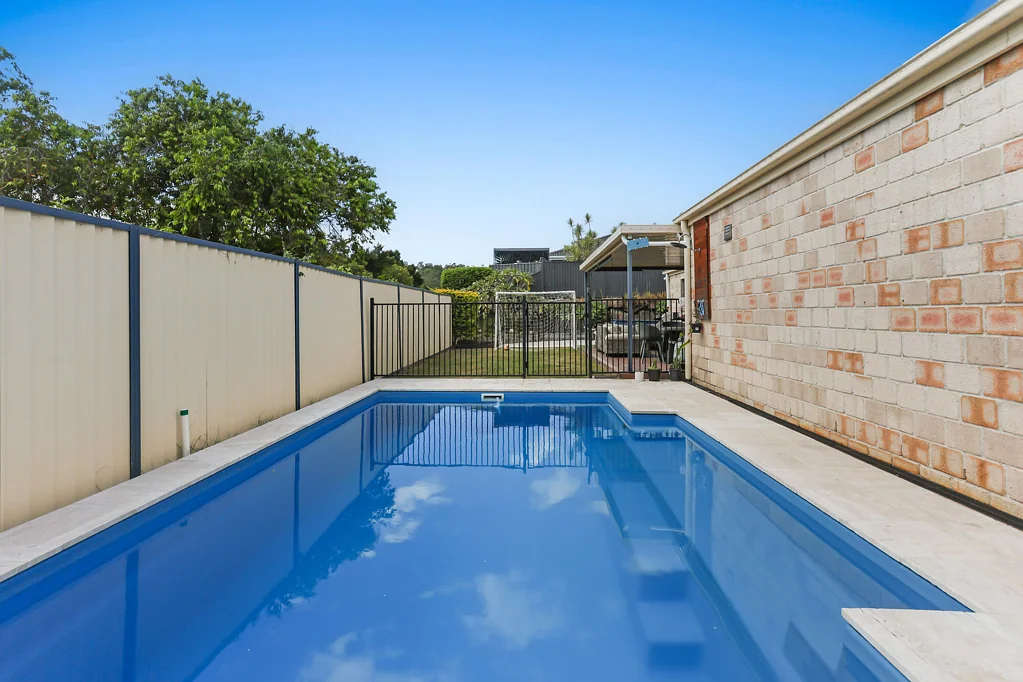 2 Cann Close, Pacific Pines, QLD 4211