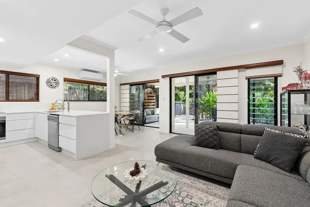 Alexandra Headland 3ห้องนอน Beachside Bliss: Modern Lifestyle Townhouse Just 550m from Alexandra Headland Beach