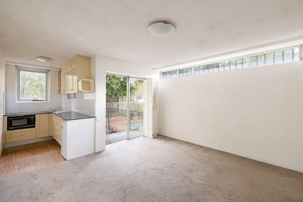 Bright studio with balcony, pool outlook, parking