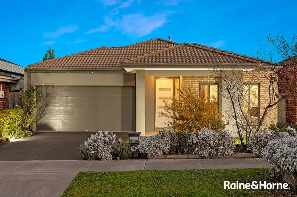 Clyde North 4Habitaciones Excellent Location Close to Schools, Shops & Transport