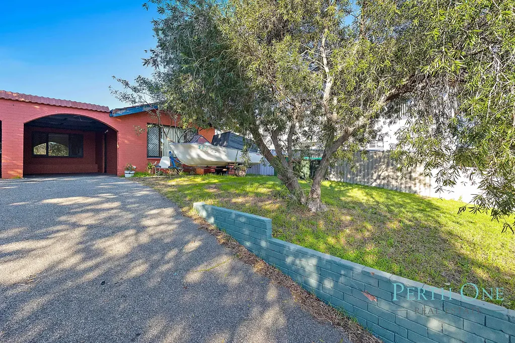 Coastal Living Just Minutes from the Beach (108B Safety Bay Road) !!