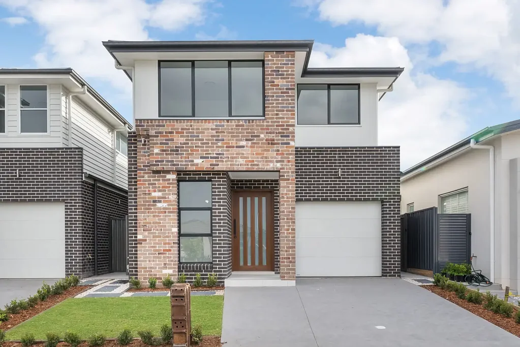 Oran Park 5 Bedroom Its So Good To Be Home !!