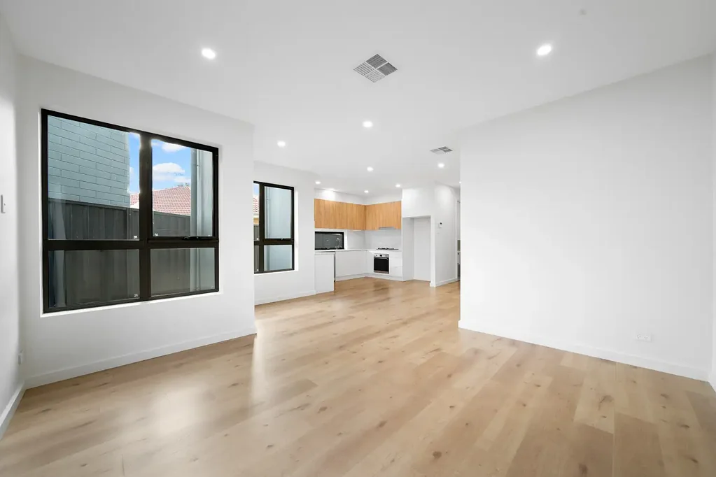 Contemporary Luxury in an Exclusive City-Fringe Location