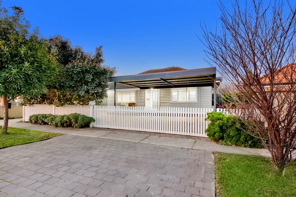 Dianella 3房  BEAUTIFUL CHARACTER COTTAGE - INGLEWOOD BORDER!