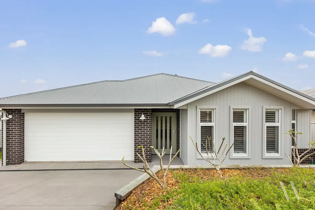 Southside 4 Bedroom LUXURY EXECUTIVE LIVING!