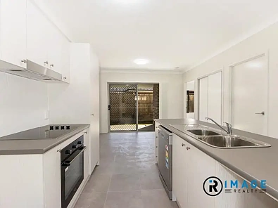1 & 2/9 Barkala Avenue, Loganlea, QLD 4131, 6房, 4浴, Apartment