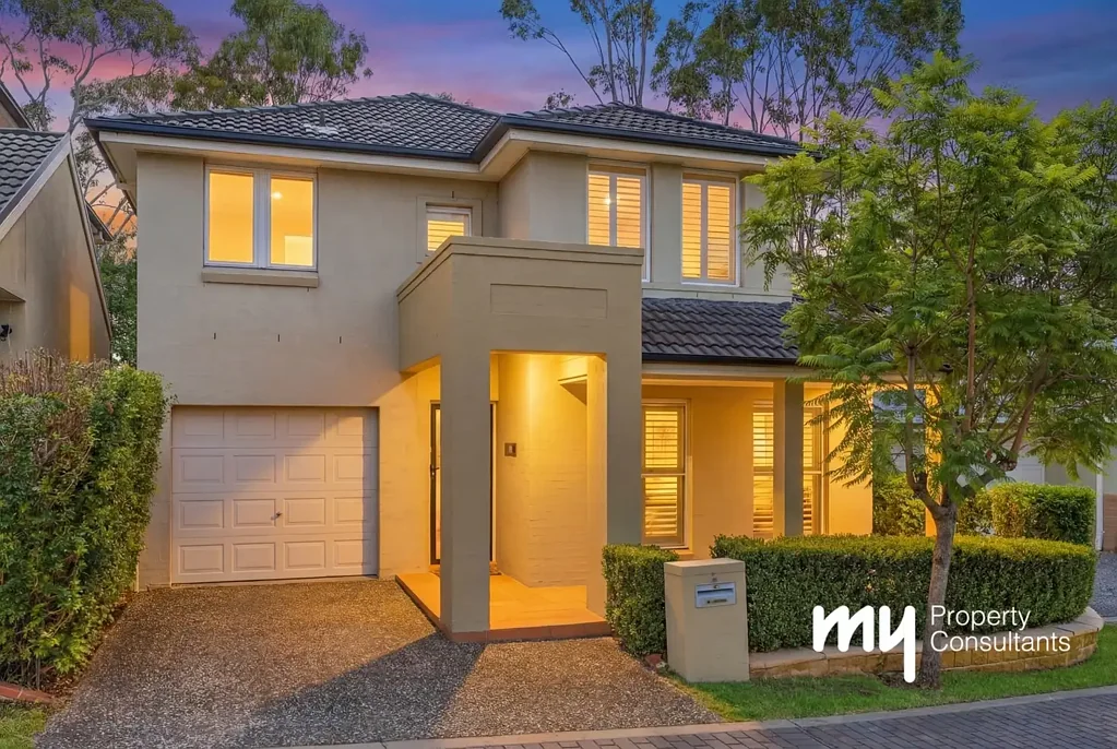 4 Greenwich Walk, Campbelltown, NSW 2560