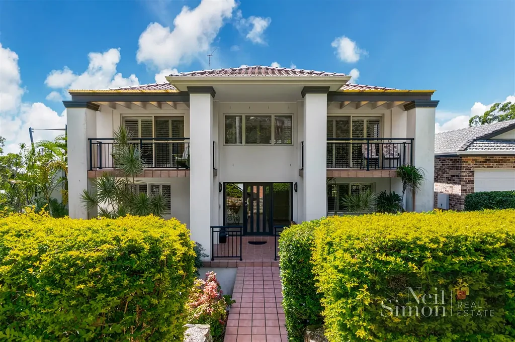 Nelson Bay 5房  Introducing 17 Canomii Close, Nelson Bay  A Grand Coastal Sanctuary