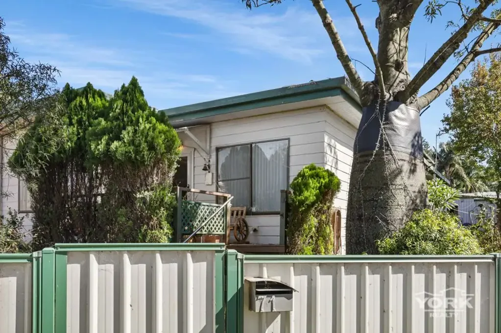 North Toowoomba 2 Bedroom Opportunity Knocks