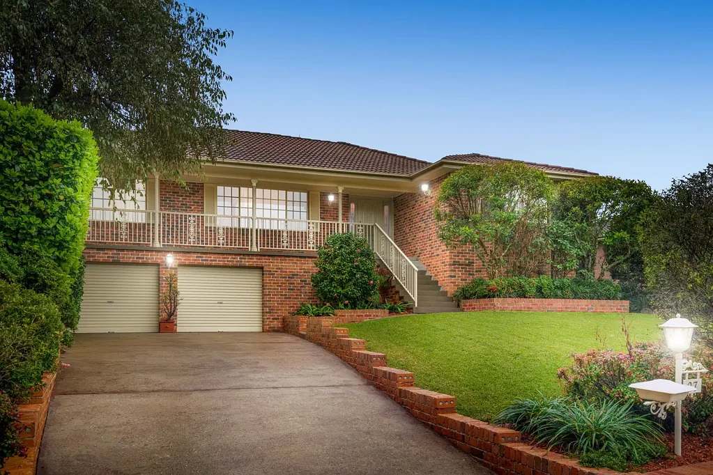 Baulkham Hills 4 Bedroom Expansive Family Entertainer - Backing Cropley House!