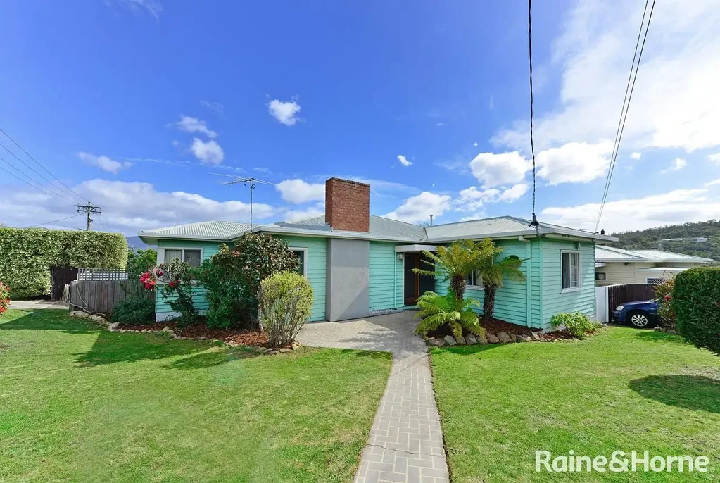 Comfortable family home in Geilston Bay