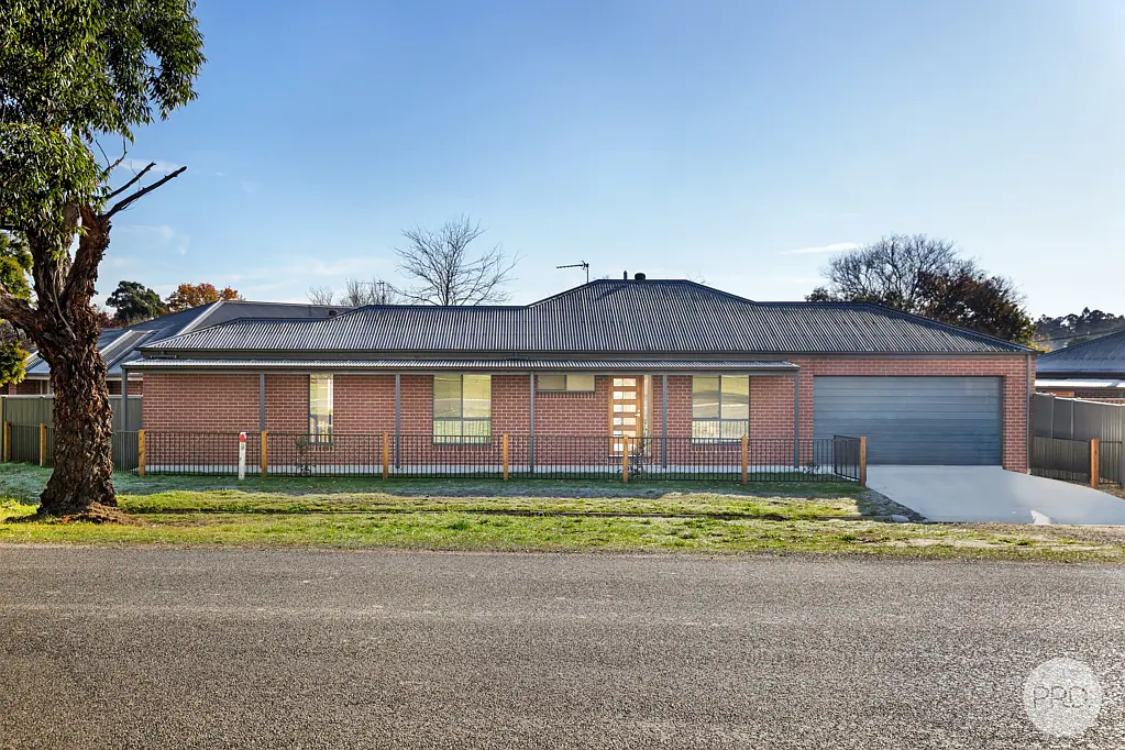 9 Semmens Avenue, Creswick, VIC 3363