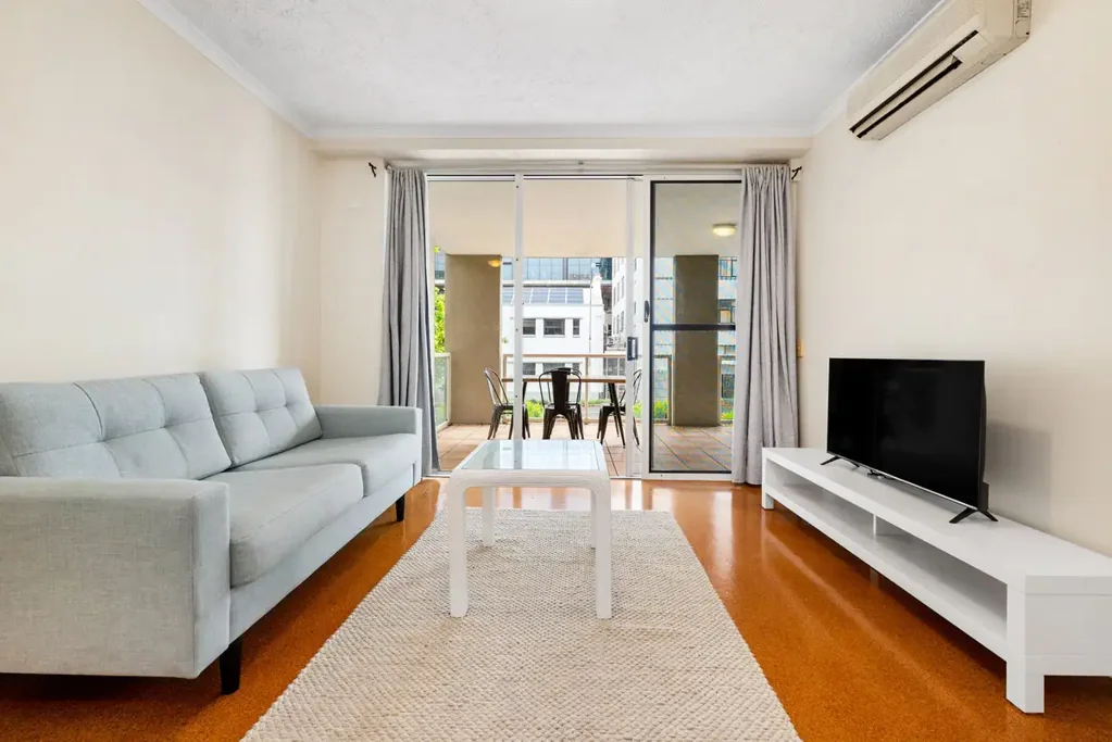 Stylish 1-Bedroom Fully Furnished Apartment