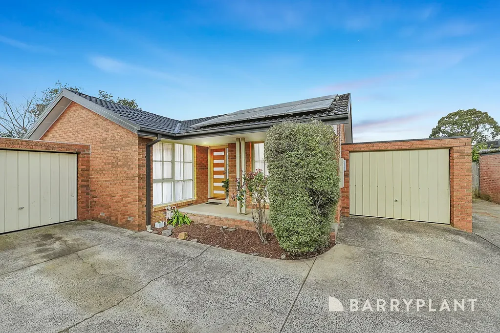 2/30 Strathavan Drive, Berwick, VIC 3806