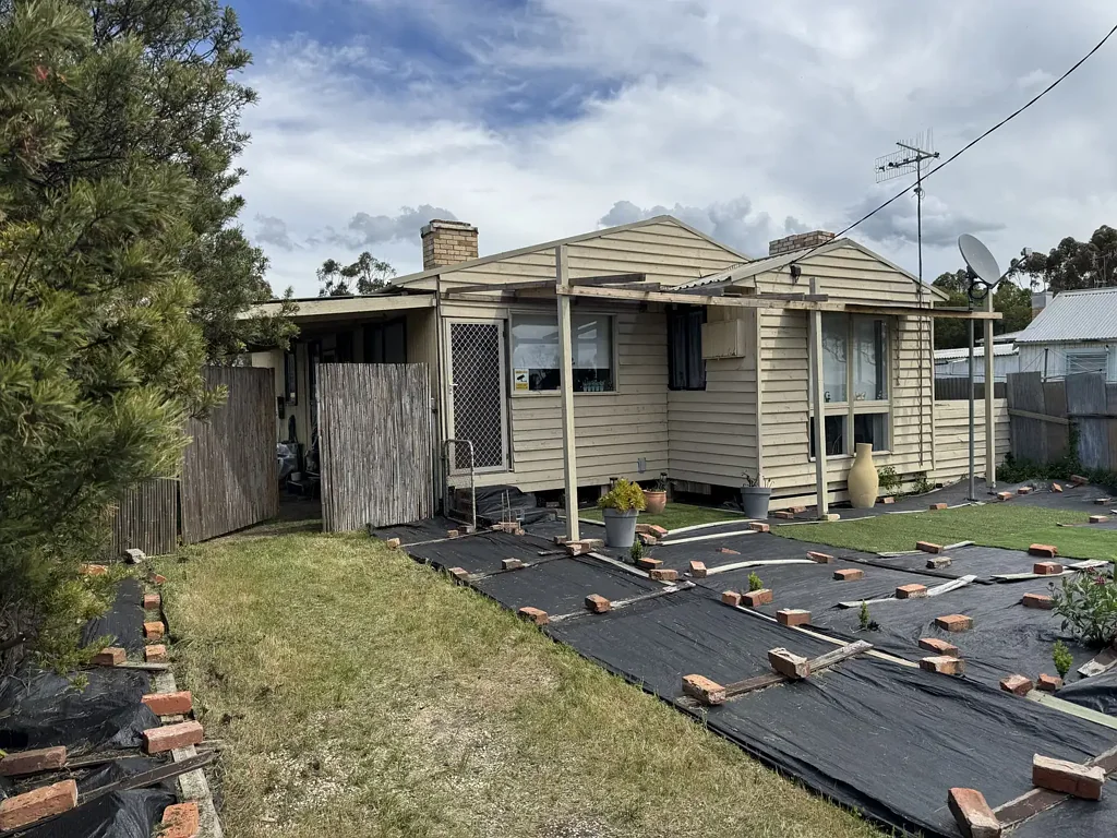 Serviceton 3房  Renovator with Great Potential