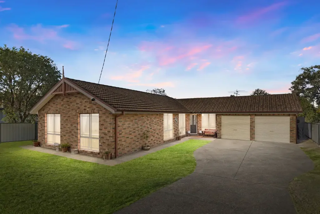 Cessnock 4 Bedroom Quality brick home just minutes from Cessnock CBD