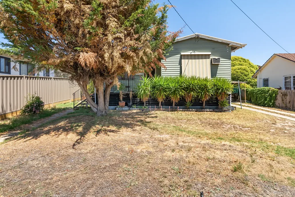33 Morison Crescent, Seymour, VIC 3660
