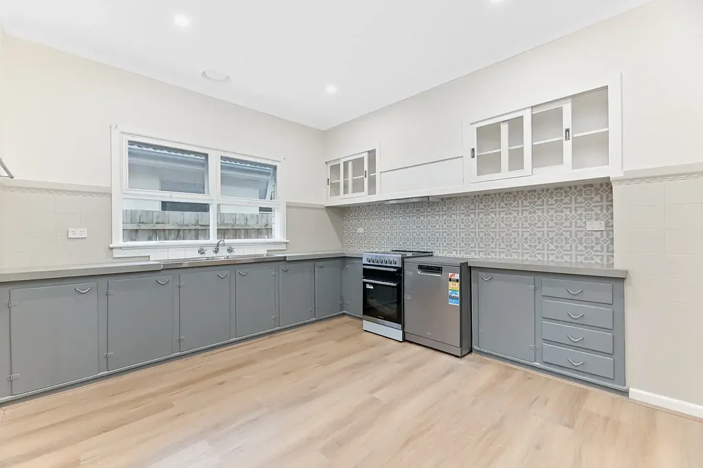 Charming Residence in Heart of Huntingdale