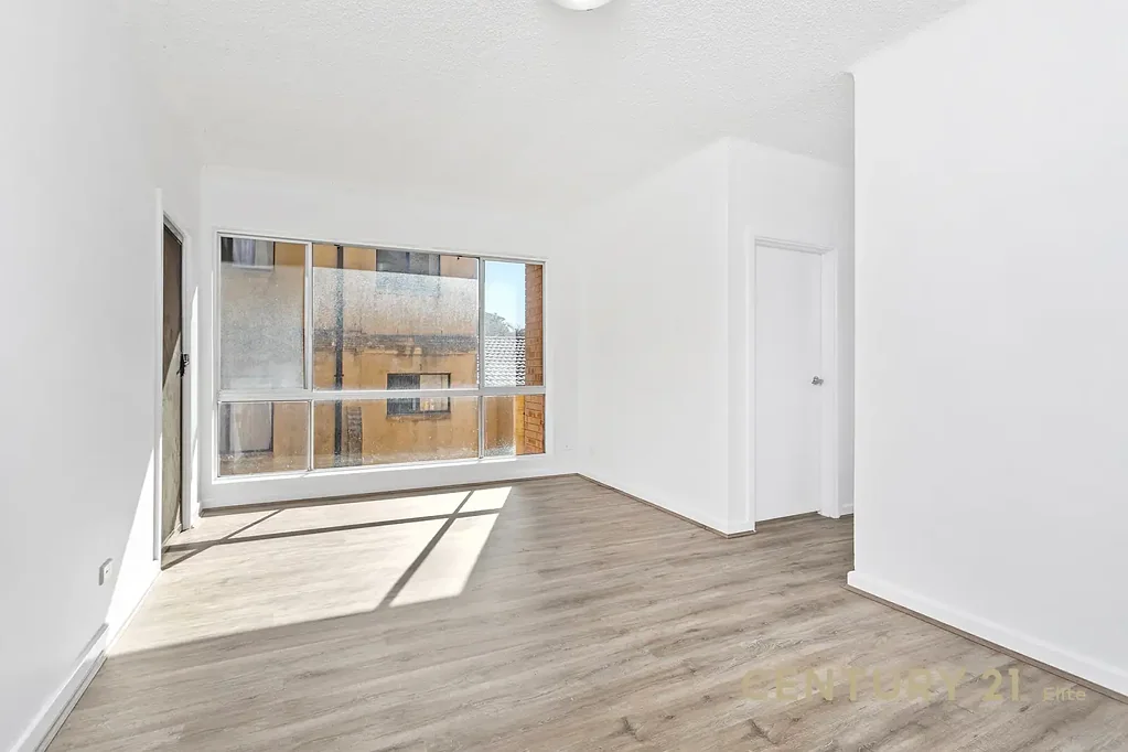Two Bedroom Unit In Great Location