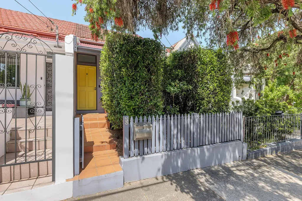 250 Unwins Bridge Road, Sydenham, NSW 2044