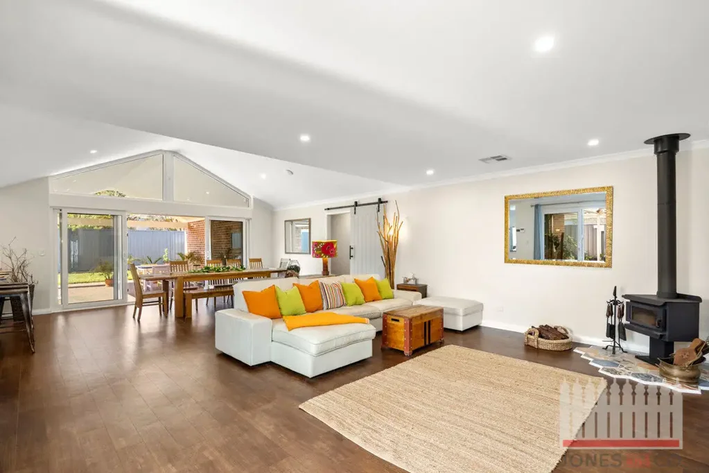 8 Compass Circle, Yanchep, WA 6035