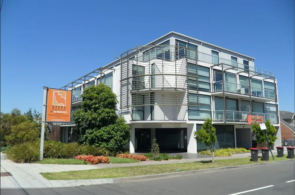 Modern, Low Maintenance Gem!