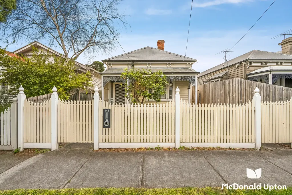 Ascot Vale 2कमरा Victorian Grace with Lifestyle at Your Doorstep