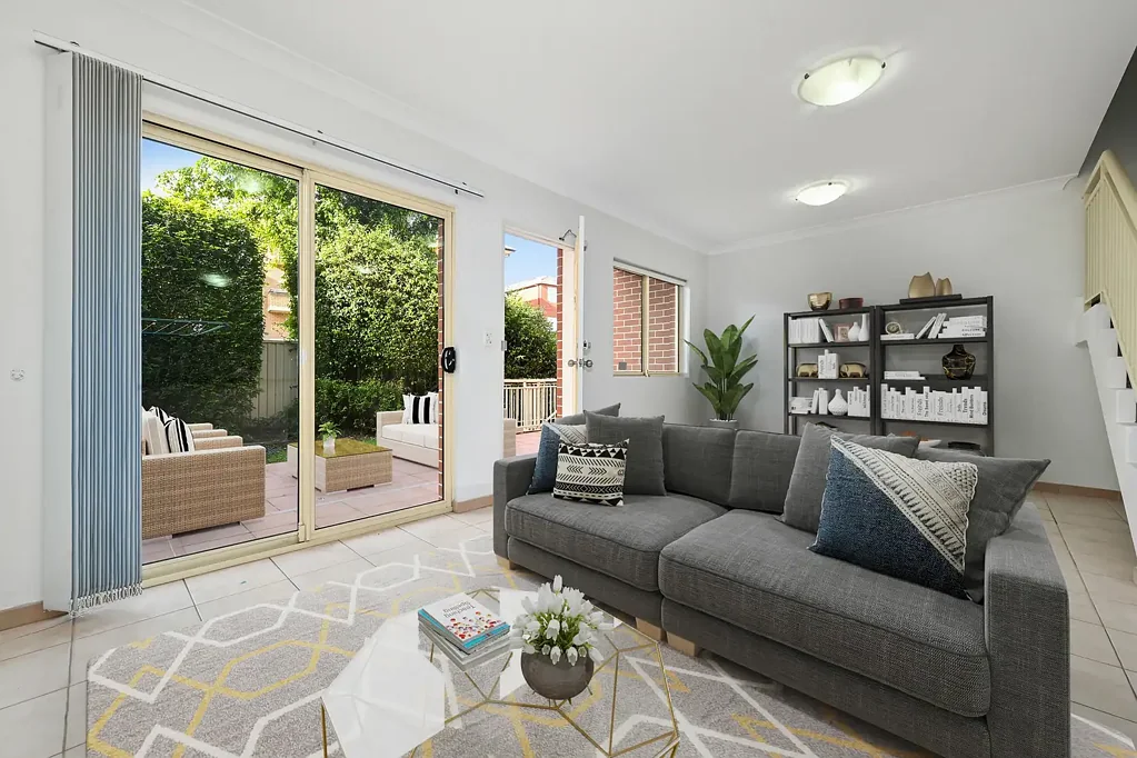 Spacious 3-Bedroom Townhouse in Quiet Boutique Block