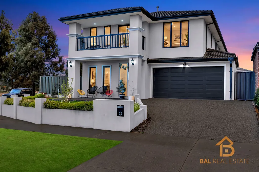 Cobblebank 4房 优雅家庭生活，坐拥溪景与卓越娱乐空间 Elegant Family Living with Creek Views & Exceptional Entertaining Spaces